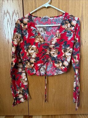 Red Floral Ruched V-Neck Long Sleeve Crop Top